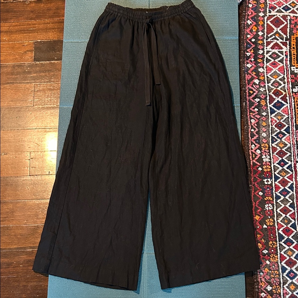 Max Studio high rise, wide leg, pull on, linen blend pants.